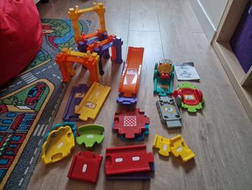 VTech Toettoet autos: Brug met Wegdelen beschikbaar voor biedingen