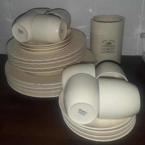 Compleet servies Clarity Roomwit, Huis en Inrichting, Keuken | Servies, Zo goed als nieuw, Compleet servies, Effen, Porselein
