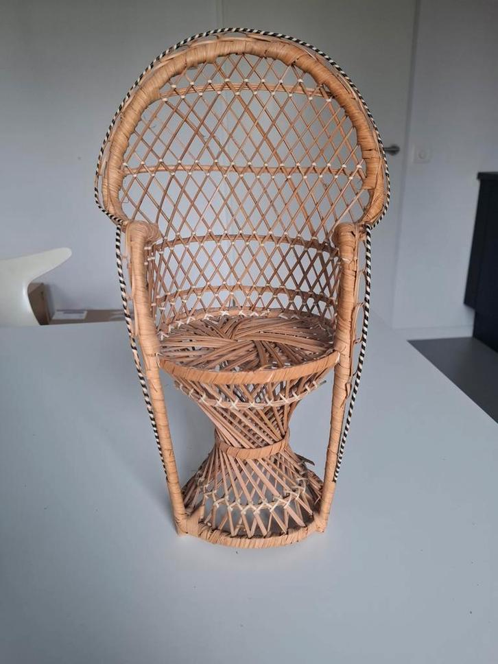 Vintage Rotan Stoeltje -Decoratie of Poppenstoel pauwenstoel, Kinderen en Baby's, Kinderkamer | Inrichting en Decoratie, Overige typen