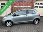 Toyota Yaris 1.0 VVTi Cool ZEER NETTE AUTO, Auto's, Voorwielaandrijving, 532 kg, 750 kg, Origineel Nederlands