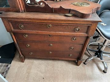 Antieke Kast met Lades beschikbaar voor biedingen