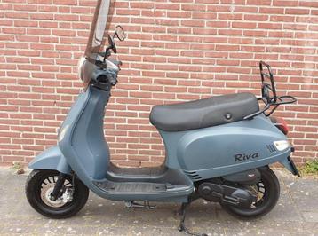 riva snorscooter 2016 digitaal klok  7000 km   beschikbaar voor biedingen