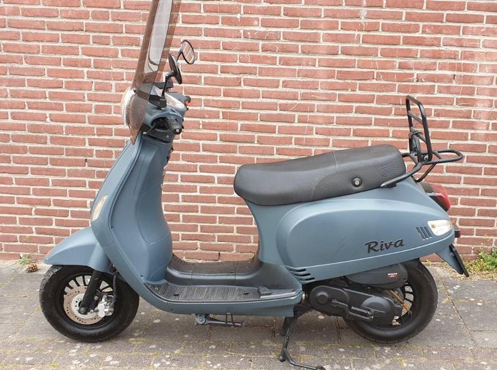 riva snorscooter 2016 digitaal klok  7000 km, Fietsen en Brommers, Snorfietsen en Snorscooters, Gebruikt, Overige merken, Benzine