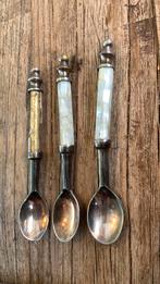 3 fraaie antiquarische lepeltjes- ingelegd met parelmoer, Antiek en Kunst, Antiek | Bestek, Ophalen of Verzenden