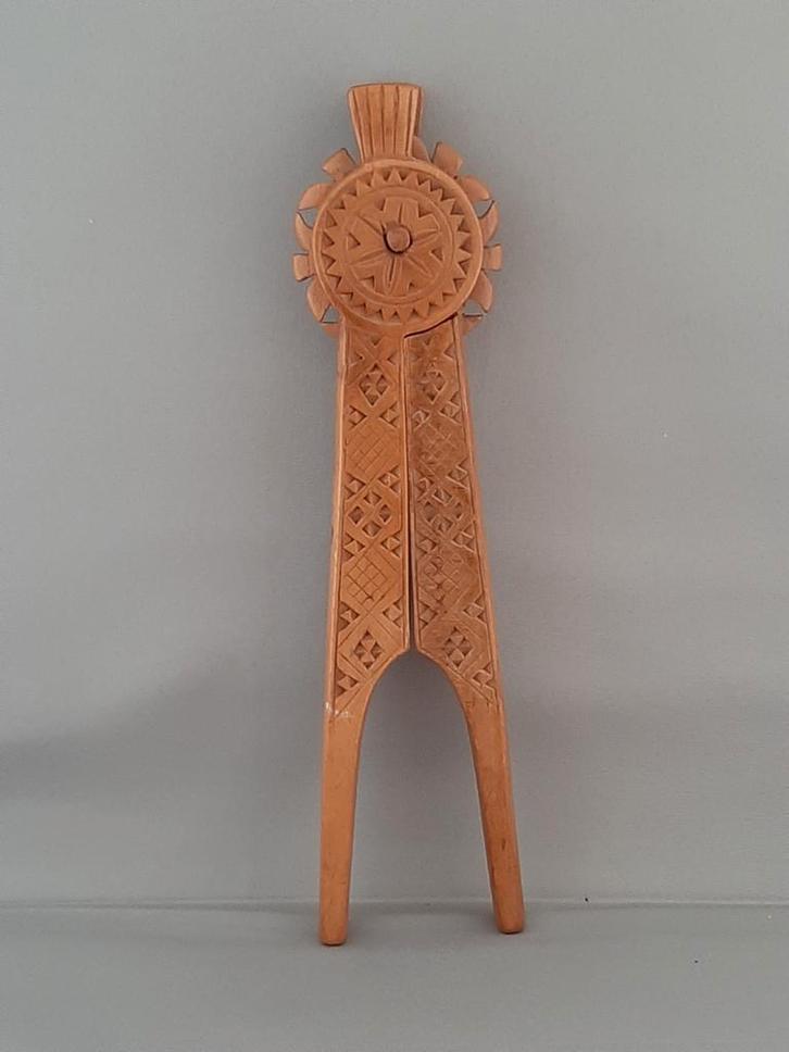 Houten notenkraker, bewerkt, Verzamelen, Overige Verzamelen, Gebruikt, Ophalen of Verzenden