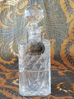 Oude Engels whiskykaraf van kristal met label van zilver.