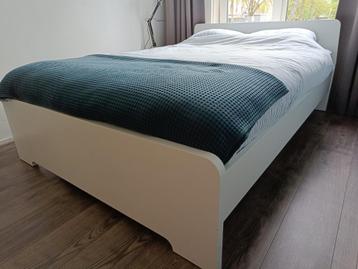 Wit bed 140x200cm