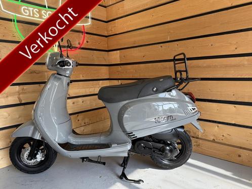 AGM Scooter VX50 Injectie (bj 2021), Fietsen en Brommers, Brommers | Overige merken, Gebruikt