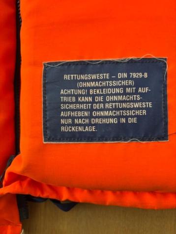 2 reddingsvesten Helly Hansen heren-dames beschikbaar voor biedingen