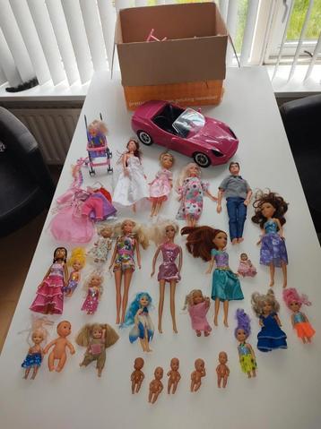 Modepoppen met auto en accessoires  beschikbaar voor biedingen