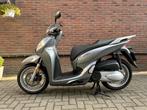 Honda SH300i ABS 2016 Moondust silver kmst 15107 z.g.a.n., Motoren, Scooter, 12 t/m 35 kW, Particulier, 300 cc