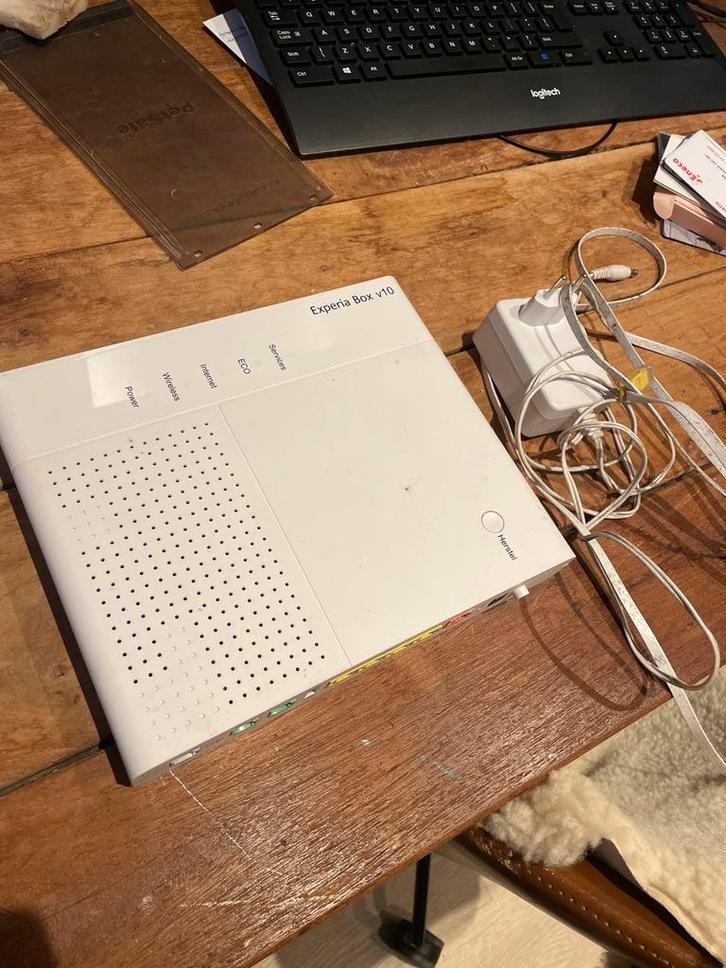 Experia Box V10 Modem - KPN, Computers en Software, Routers en Modems, Gebruikt, Router met modem, Ophalen