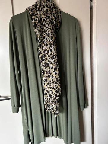 Yesta vest, maat 3 = 52, kleur groen beschikbaar voor biedingen