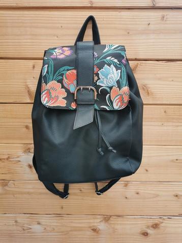 Rugzak met borduursel  beschikbaar voor biedingen