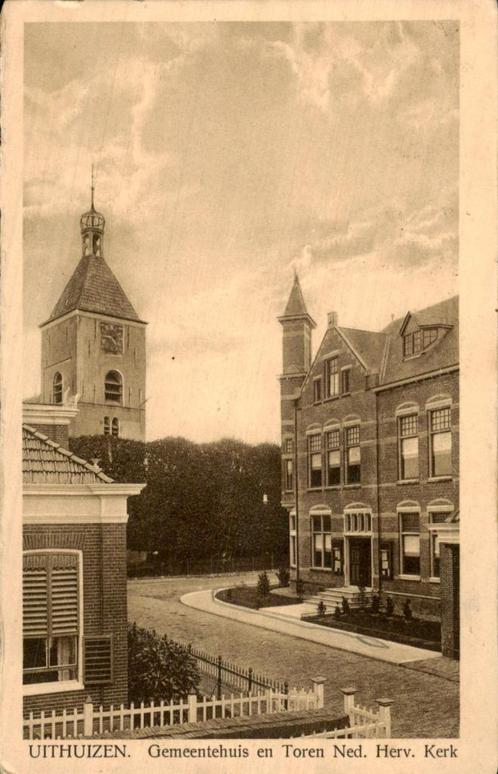 Gemeentehuis en Toren in Uithuizen, Verzamelen, Ansichtkaarten | Nederland, Gelopen, Groningen, Voor 1920, Ophalen of Verzenden