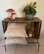 Uniek kastje van een oude houten fruitkist op stalen poot., Huis en Inrichting, Ophalen, Gebruikt