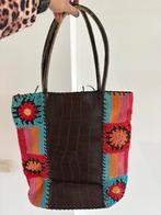 Tas bruin gehaakte bloemen, Sieraden, Tassen en Uiterlijk, Tassen | Damestassen, Ophalen of Verzenden, Gebruikt, Bruin, Schoudertasje