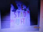 - De stad uit ! ze is verhuisd naar platteland 9789089900180, Ophalen of Verzenden, Gelezen, Nederland