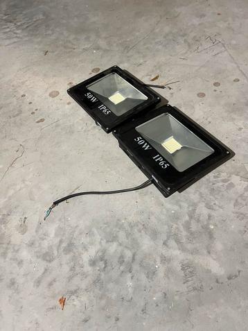 2x 50W Halogeen Bouwlampen beschikbaar voor biedingen