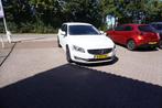 Volvo V60 1.6 T3 Momentum TREKHAAK AUTOMAAT NAVI (bj 2015), Zwart, 4 cilinders, 150 pk, Leder en Stof