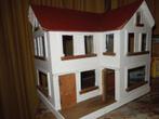 poppenhuis 1960 huisvlijt zelf gemaakt met meubels, Ophalen, Gebruikt, Poppenhuis
