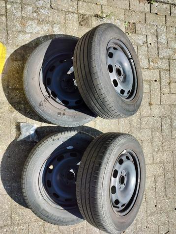 VW Polo 2006 stalen velgen met banden 195/65/R15 beschikbaar voor biedingen