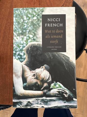 Nicci French - Wat te doen als iemand sterft beschikbaar voor biedingen