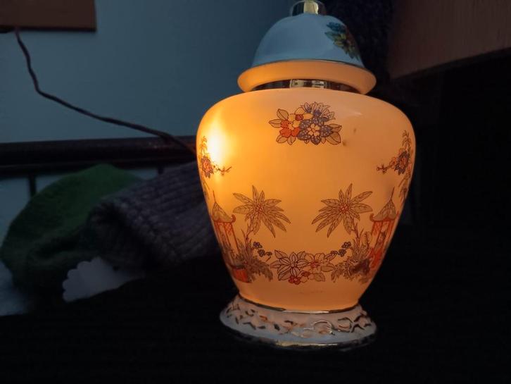 Vintage lamp asia motive, Huis en Inrichting, Lampen | Tafellampen, Zo goed als nieuw, Minder dan 50 cm, Ophalen of Verzenden
