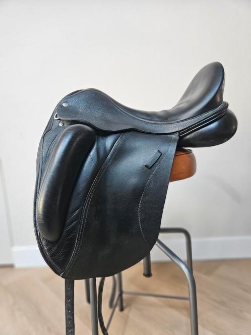 Custom Advantage R - 17 inch - M boom, Dieren en Toebehoren, Paarden en Pony's | Zadels, Zo goed als nieuw, Dressuur, Ophalen of Verzenden