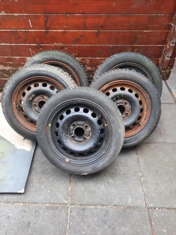Winterbanden met Velgen - 15 inch beschikbaar voor biedingen