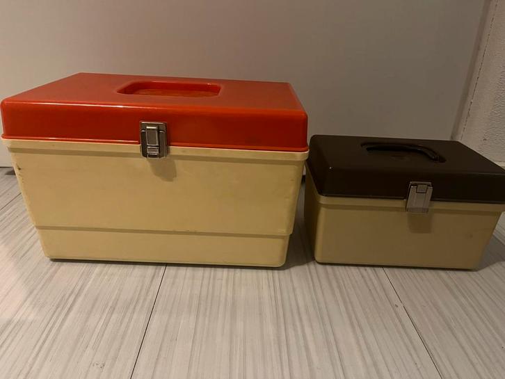 2 complete naaikisten – veel garen & fournituren, Hobby en Vrije tijd, Naaimachines en Toebehoren, Naaimachine, Overige merken