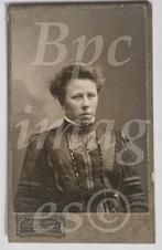 cdv gestrenge vrouw hoge kraag Delft 1900's, Gebruikt, Verzenden, Foto, Voor 1940