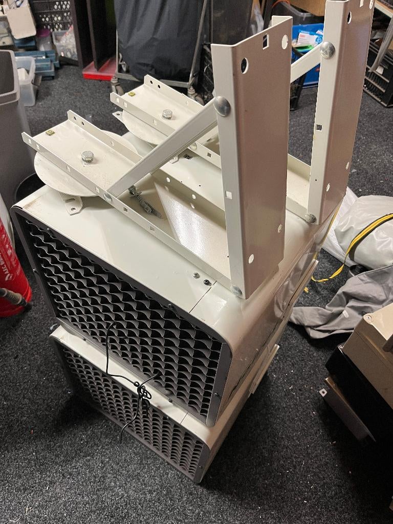 Luchtverwarming elektrisch 8/12 kW 2 stuks, Ophalen, 30 tot 80 cm, Gebruikt, Kachel