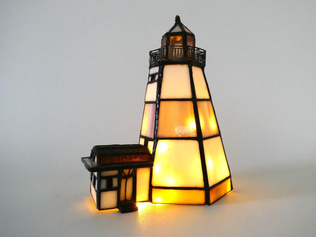 Vuurtoren met huisje lamp in glas in lood tiffany stijl, Ophalen of Verzenden