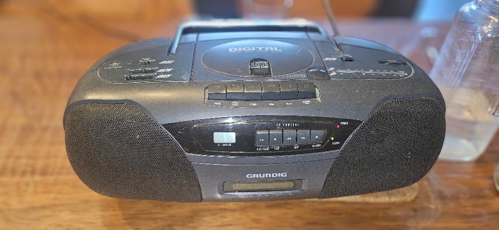 Grundig Draagbaar Radio CD Speler met Cassette K-RCD 100, Ophalen, Zo goed als nieuw, Overige merken, Draagbaar
