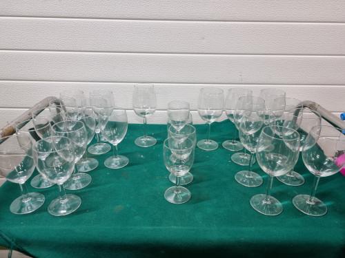 Wijnglazen op voet verschillende maten, Verzamelen, Glas en Borrelglaasjes, Ophalen of Verzenden, 'T Olde Gre-j, Info@toldegrej.nl