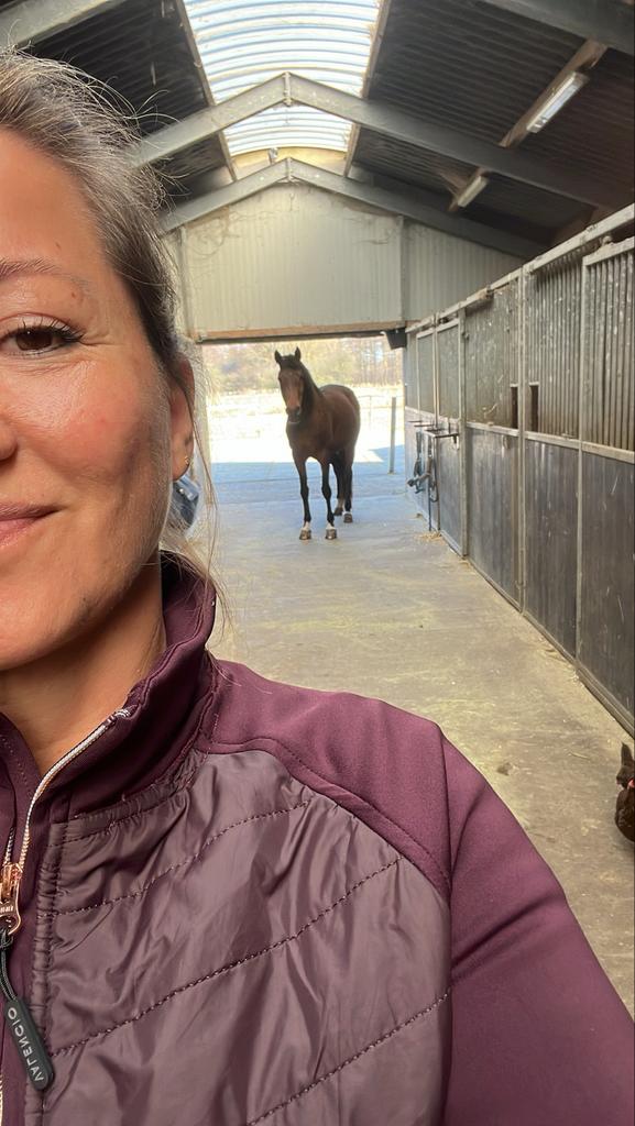 Verzorger/bijrijder gezocht