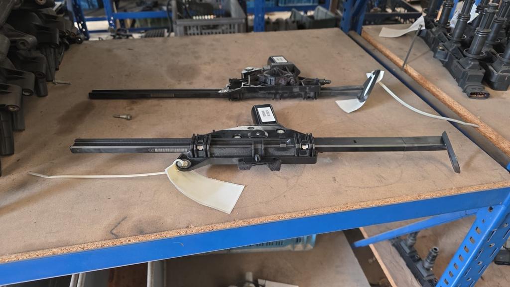 Gordel aangevers Mercedes E klasse Coupe bouwjaar 2011, Auto-onderdelen, Interieur en Bekleding, Gebruikt, -, Ophalen of Verzenden