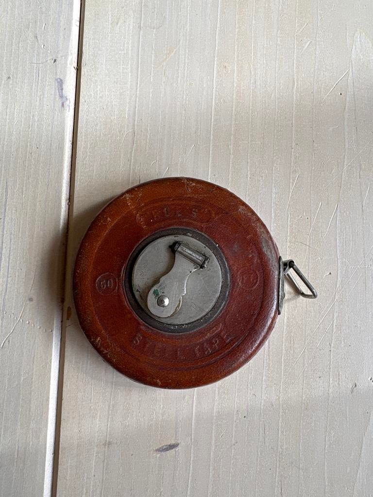 Vintage stalen meetlint in leren behuizing - 50 meter, Ophalen of Verzenden