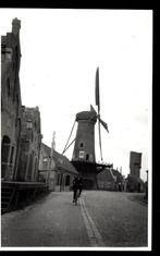 Fijnaart NB, FOTOKAART Straatgezicht met molen en watertoren, Verzamelen, Ansichtkaarten | Nederland, Verzenden, 1940 tot 1960