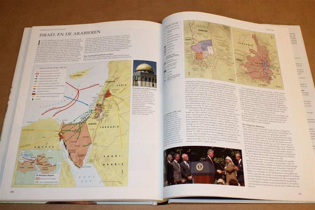 Grote Geïllustreerde Wereldatlas van Religies, Boeken, Ophalen of Verzenden, Zo goed als nieuw