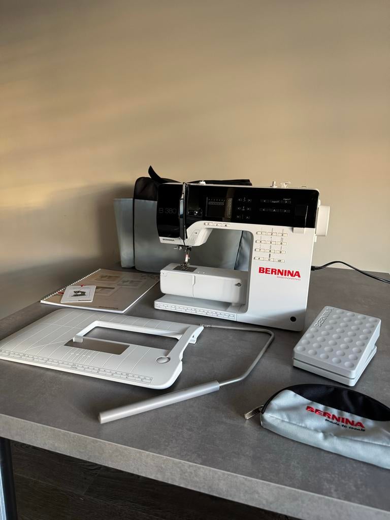 Bernina B380 Naaimachine - Zo goed als nieuw, Ophalen, Zo goed als nieuw, Naaimachine, Bernina