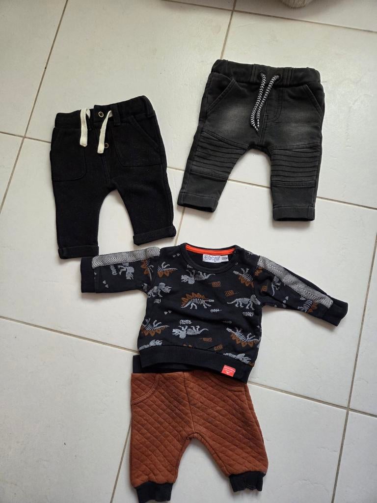 2 broekjes en een setje maat 56 verschillende merken, Kinderen en Baby's, Babykleding | Maat 62, Ophalen of Verzenden, Zo goed als nieuw