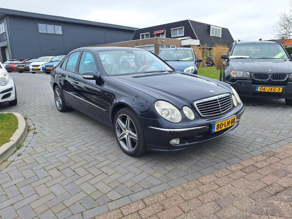 Mercedes-Benz E-klasse 320 Avantgarde / Mooie auto / APK apr, Auto's, Automaat, Achterwielaandrijving, Gebruikt, Leder en Stof