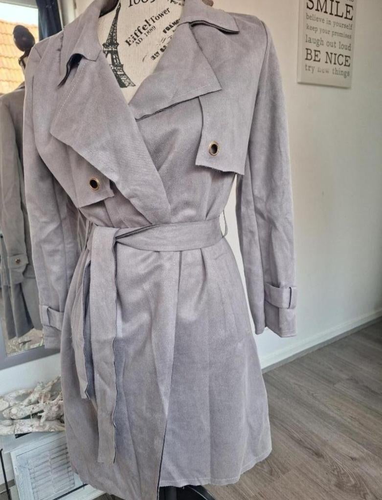 Licht grijze lange suede jas mt. M, Kleding | Dames, Ophalen of Verzenden, Nieuw, Maat 38/40 (M), Grijs