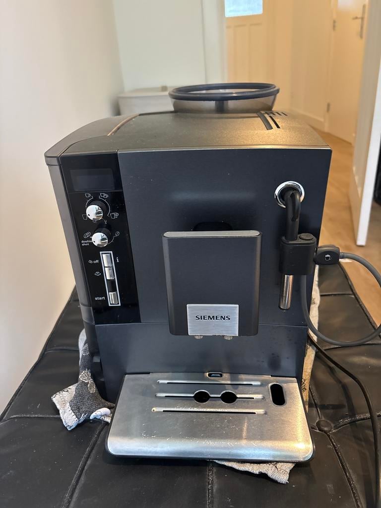 Siemens koffiezetapparaat, Witgoed en Apparatuur, Koffiezetapparaten, Ophalen, Afneembaar waterreservoir, Gebruikt, Koffiemachine