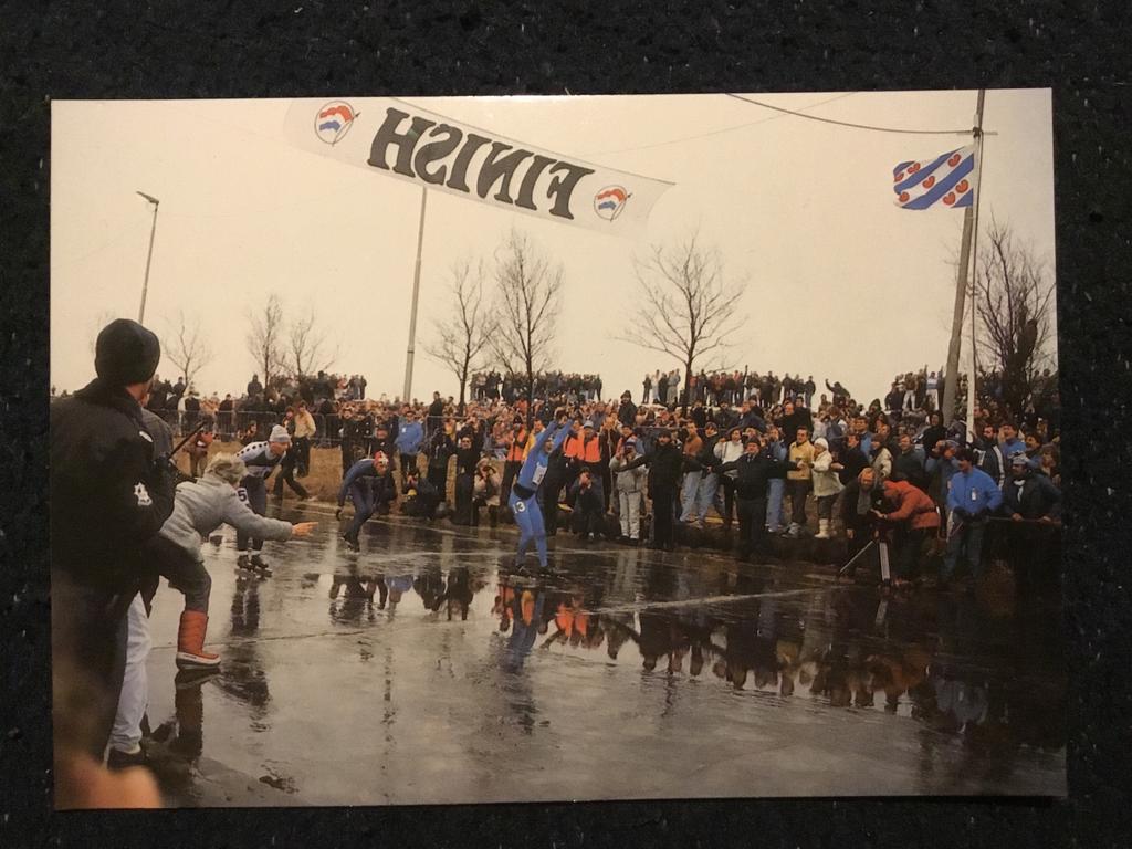 Foto 13e Elfstedentocht 1985 - Finish Evert van Benthem, Gebruikt, 1980 tot heden, Foto, Ophalen of Verzenden