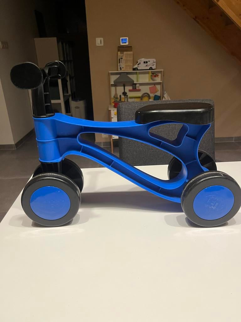 Loopfiets Lena - Blauw loopvoertuig voor de kleintjes, Ophalen of Verzenden, Nieuw, Loopfiets