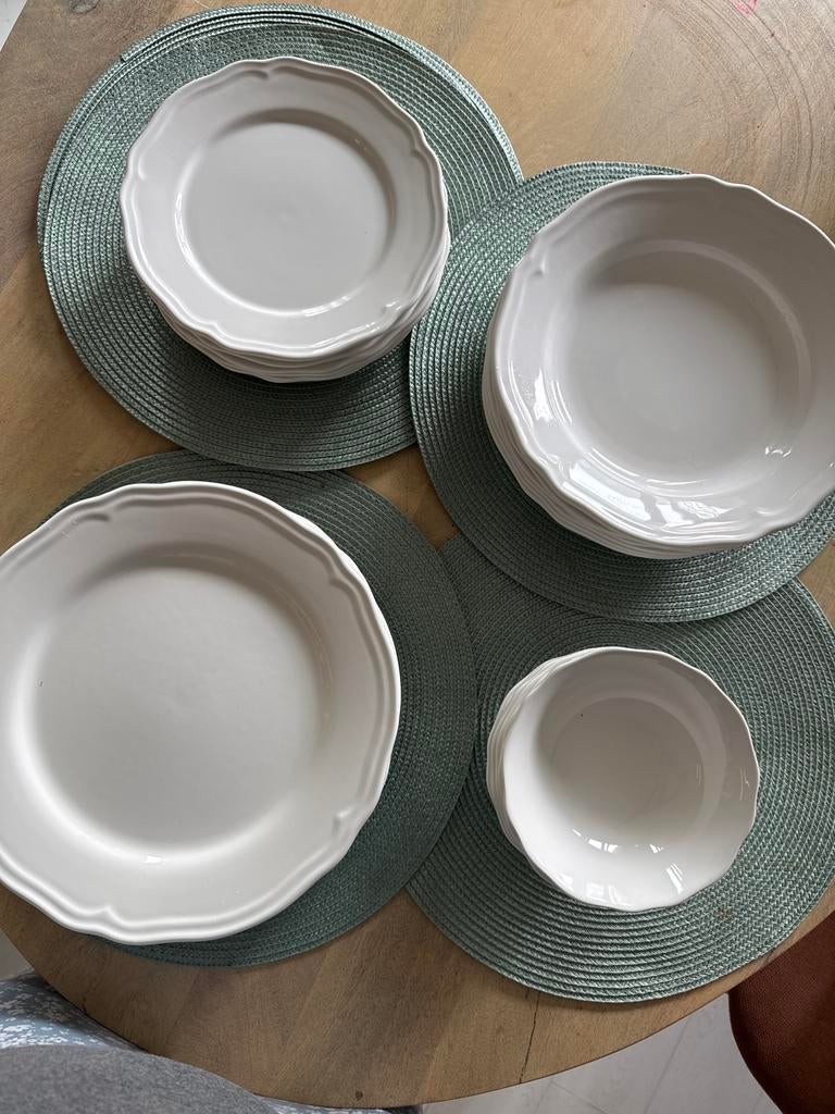 Wit servies: borden, diepe borden en schaaltjes, Ophalen