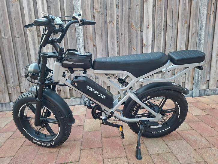 Fatbike uit 2025 v20 pro grijs 25km orgineel 2322km gelopen, Fietsen en Brommers, Elektrische fietsen, Zo goed als nieuw, Overige merken